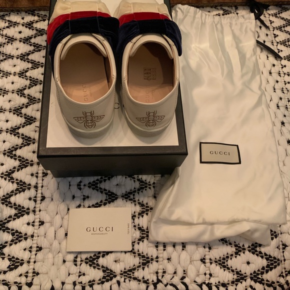 Gucci Ace Sneaker With Velvet Bows | White | FARFETCH Gucci white ace sneakers with velvet bows